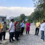 वर्षों से खराब सड़कों से परेशान रामनगर के टेढ़ा गांव के लोग, राहुल सिंह दरम्वाल ने स्थानीय वरिष्ठ नागरिकों और जनप्रतिनिधियों से की मुलाकात